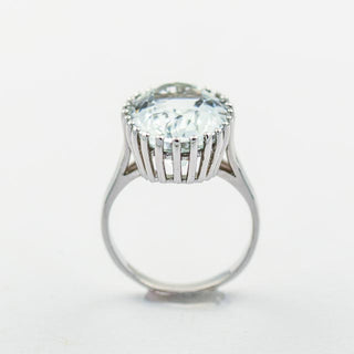 Ring aus Weißgold mit Aquamarin