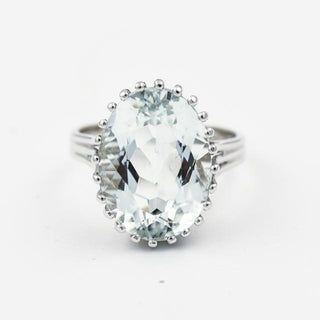 Ring aus Weißgold mit Aquamarin