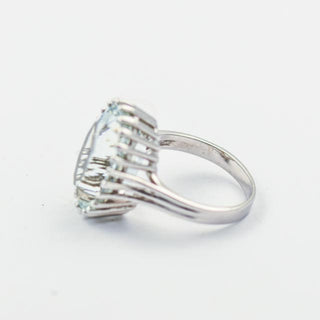 Ring aus Weißgold mit Aquamarin