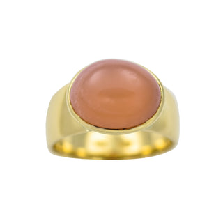 Hild Ring aus Gelbgold mit Mondstein