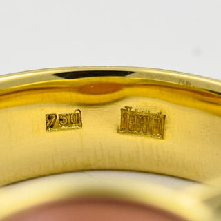 Hild Ring aus Gelbgold mit Mondstein