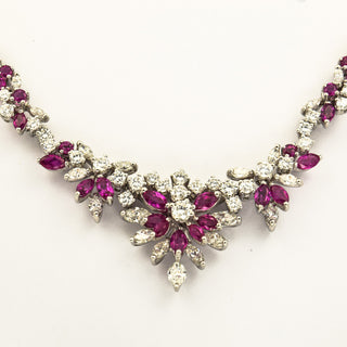 Collier aus Weißgold mit Rubin, Brillant und Diamant, neuwertig