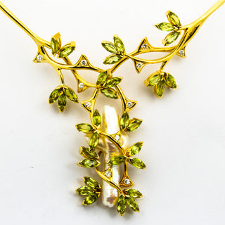 Collier aus Gelbgold mit Peridot, Brillant und Perle