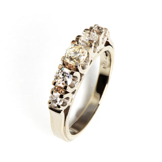 Diamantring aus 585 Weißgold, nachhaltiger second hand Schmuck perfekt aufgearbeitet