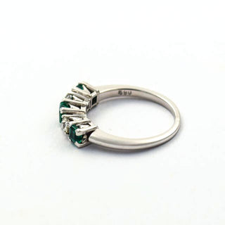 Smaragdring aus 585 Weißgold mit Brillant, nachhaltiger second hand Schmuck perfekt aufgearbeitet