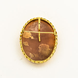Anhänger/Brosche aus 750 Gelbgold mit Muschelkamee, nachhaltiger second hand Schmuck perfekt aufgearbeitet