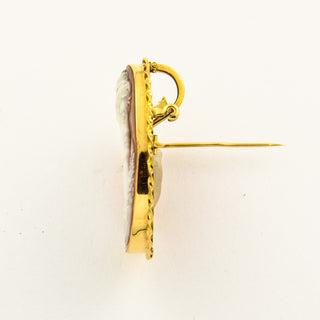 Anhänger/Brosche aus 750 Gelbgold mit Muschelkamee, nachhaltiger second hand Schmuck perfekt aufgearbeitet