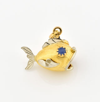 Anhänger Fisch aus 750 Gelb- und Weißgold mit Chalcedon, nachhaltiger second hand Schmuck perfekt aufgearbeitet