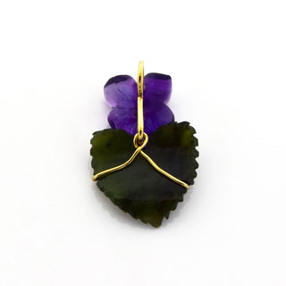 Anhänger aus 750 Gelbgold mit Jade und Amethyst, nachhaltiger second hand Schmuck perfekt aufgearbeitet