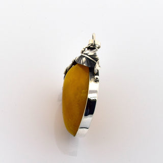 Anhänger aus 835 Silber mit Bernstein, nachhaltiger second hand Schmuck perfekt aufgearbeitet