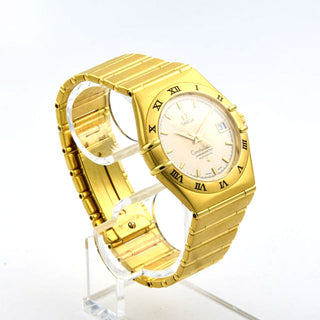 Omega Armbanduhr Constellation 95 Automatik mit Datumsanzeige und Chronometer, Leuchtindizes und Schnellschaltung, gebrauchte Luxusuhr im Top-Zustand