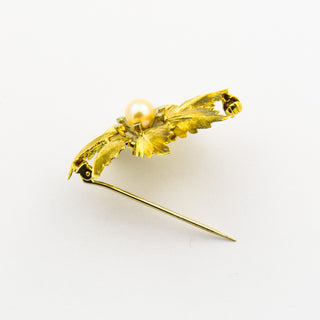 Brosche aus 585 Gelb- und Weißgold mit Perle, nachhaltiger second hand Schmuck perfekt aufgearbeitet