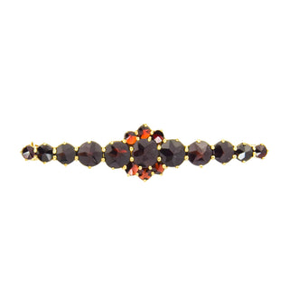 Granatbrosche aus 333 Gelbgold, nachhaltiger second hand Schmuck perfekt aufgearbeitet