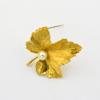 Brosche aus 750 Gelbgold mit Perle, nachhaltiger second hand Schmuck perfekt aufgearbeitet