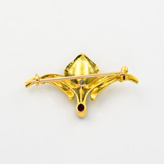 Brosche Calla aus 750 Gelbgold mit Rubin und Perle, nachhaltiger second hand Schmuck perfekt aufgearbeitet