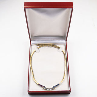 Saphircollier aus 750 Gelb- und Weißgold mit Rubin und Diamant, nachhaltiger second hand Schmuck perfekt aufgearbeitet