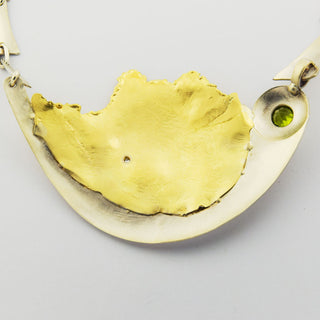 Collier aus 585 Gold/Silber mit Peridot und Brillant, nachhaltiger second hand Schmuck perfekt aufgearbeitet