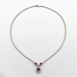 Rubincollier aus 585 Weißgold mit Brillant, nachhaltiger second hand Schmuck perfekt aufgearbeitet