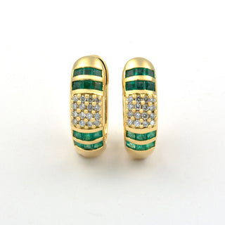 Christ Creolen aus 750 Gelbgold mit Smaragd und Brillant, nachhaltiger second hand Schmuck perfekt aufgearbeitet