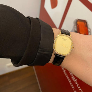 Chopard Handaufzug mit Edelsteinbesatz, gebrauchte Luxusuhren im Top-Zustand