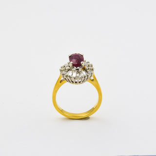 Entourage-Ring aus 750 Gelb- und Weißgold mit Rubin und Brillant, nachhaltiger second hand Schmuck perfekt aufgearbeitet