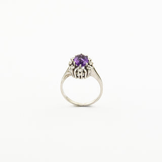 Entourage-Ring aus 585 Weißgold mit Amethyst und Diamant, nachhaltiger second hand Schmuck perfekt aufgearbeitet