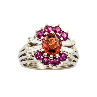 Ring aus 750 Weißgold mit Granat, Rubin und Diamant, nachhaltiger second hand Schmuck perfekt aufgearbeitet