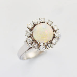 Ring aus 750 Weißgold mit Opal und Brillant, nachhaltiger second hand Schmuck perfekt aufgearbeitet