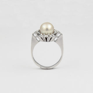 Ring aus 750 Weißgold mit Perle, Brillant und Diamant, nachhaltiger second hand Schmuck perfekt aufgearbeitet