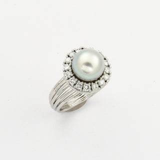 Ring aus 585 Weißgold mit Perle und Brillant, nachhaltiger second hand Schmuck perfekt aufgearbeitet