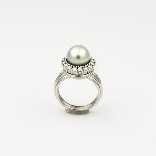 Ring aus 585 Weißgold mit Perle und Brillant, nachhaltiger second hand Schmuck perfekt aufgearbeitet