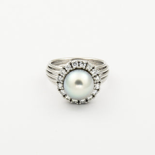 Ring aus 585 Weißgold mit Perle und Brillant, nachhaltiger second hand Schmuck perfekt aufgearbeitet