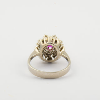 Entourage-Ring aus 585 Weißgold mit Rubin und Brillant, nachhaltiger second hand Schmuck perfekt aufgearbeitet