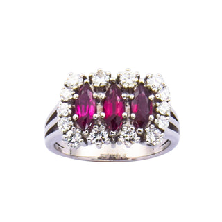 Entourage-Ring aus 585 Weißgold mit Rubin und Brillant, nachhaltiger second hand Schmuck perfekt aufgearbeitet