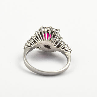 Entourage-Ring aus 585 Weißgold mit Rubin und Brillant, nachhaltiger second hand Schmuck perfekt aufgearbeitet