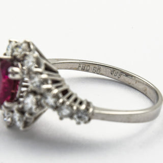 Entourage-Ring aus 585 Weißgold mit Rubin und Brillant, nachhaltiger second hand Schmuck perfekt aufgearbeitet