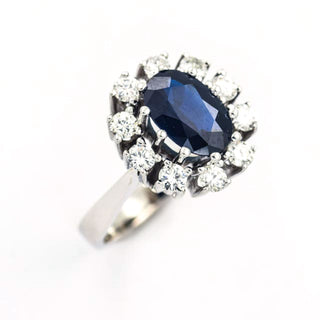 Entourage-Ring aus 585 Weißgold mit Saphir und Brillant, nachhaltiger second hand Schmuck perfekt aufgearbeitet