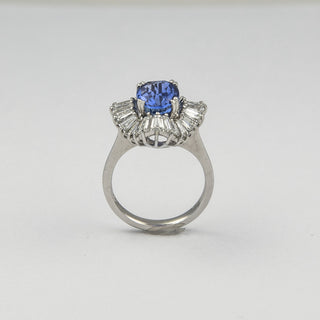 Entourage-Ring aus 750 Weißgold mit Saphir und Diamant, neuwertig, nachhaltiger second hand Schmuck perfekt aufgearbeitet