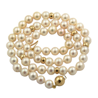 Perlenkette mit Kugelschließe und Zwischenteilen aus 750 Gelbgold, nachhaltiger second hand Schmuck perfekt aufgearbeitet