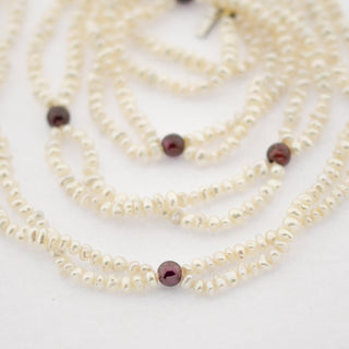 Perlenkette mit Granat und Schließe aus Gelb- und Weißgold mit Diamant, nachhaltiger second hand Schmuck perfekt aufgearbeitet