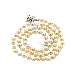 Perlenkette mit Schließe aus 585 Weißgold, nachhaltiger second hand Schmuck perfekt aufgearbeitet