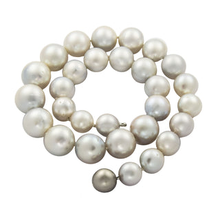 Perlenkette mit Schließe aus 950 Platin, nachhaltiger second hand Schmuck perfekt aufgearbeitet