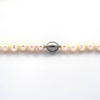 Gellner Stahl Perlenkette mit Schließe aus Edelstahl mit Brillant, nachhaltiger second hand Schmuck perfekt aufgearbeitet