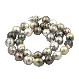 Tahitizuchtperlenkette mit Schließe aus Weißgold mit Diamanten, neuwertig, nachhaltiger second hand Schmuck perfekt aufgearbeitet