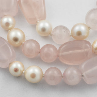 Halskette mit Rosenquarz, Perle und Kugelschließe aus 585 Rotgold, hochwertiger second hand Schmuck perfekt aufgearbeitet