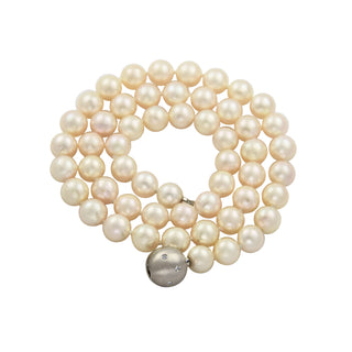 Perlenkette mit Schließe aus 750 Weißgold mit Brillant, nachhaltiger second hand Schmuck perfekt aufgearbeitet