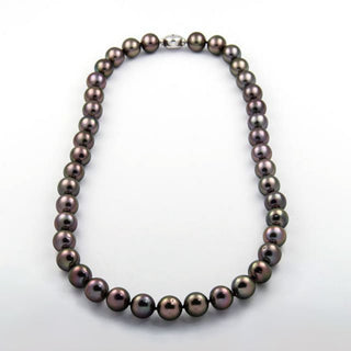 Perlenkette mit Schließe aus 585 Weißgold mit Brillant, nachhaltiger second hand Schmuck perfekt aufgearbeitet