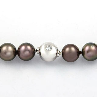 Perlenkette mit Schließe aus 585 Weißgold mit Brillant, nachhaltiger second hand Schmuck perfekt aufgearbeitet