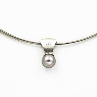 Kette mit Anhänger aus 950 Platin mit Perle und Brillant, nachhaltiger second hand Schmuck perfekt aufgearbeitet