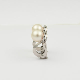 Ohrclips aus 750 Weißgold mit Perle, nachhaltiger second hand Schmuck perfekt aufgearbeitet